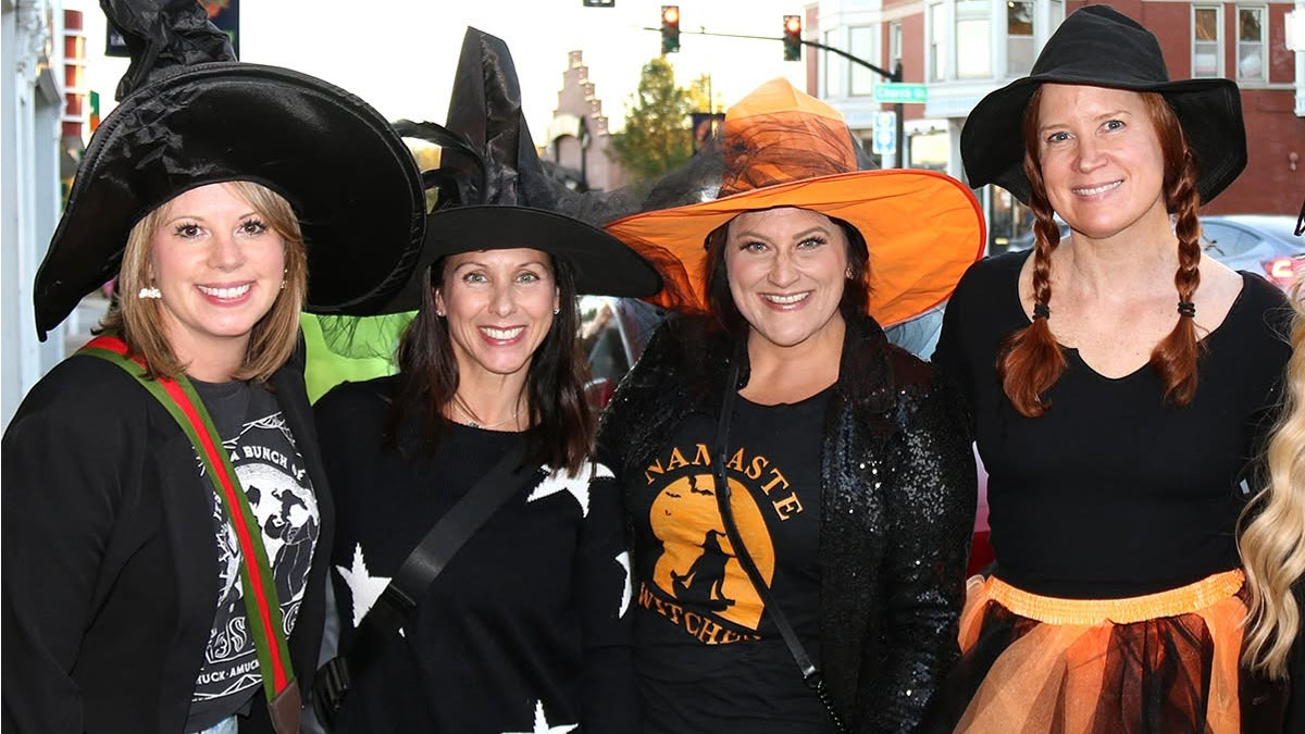 Mainstreet Libertyville Witches Night Out